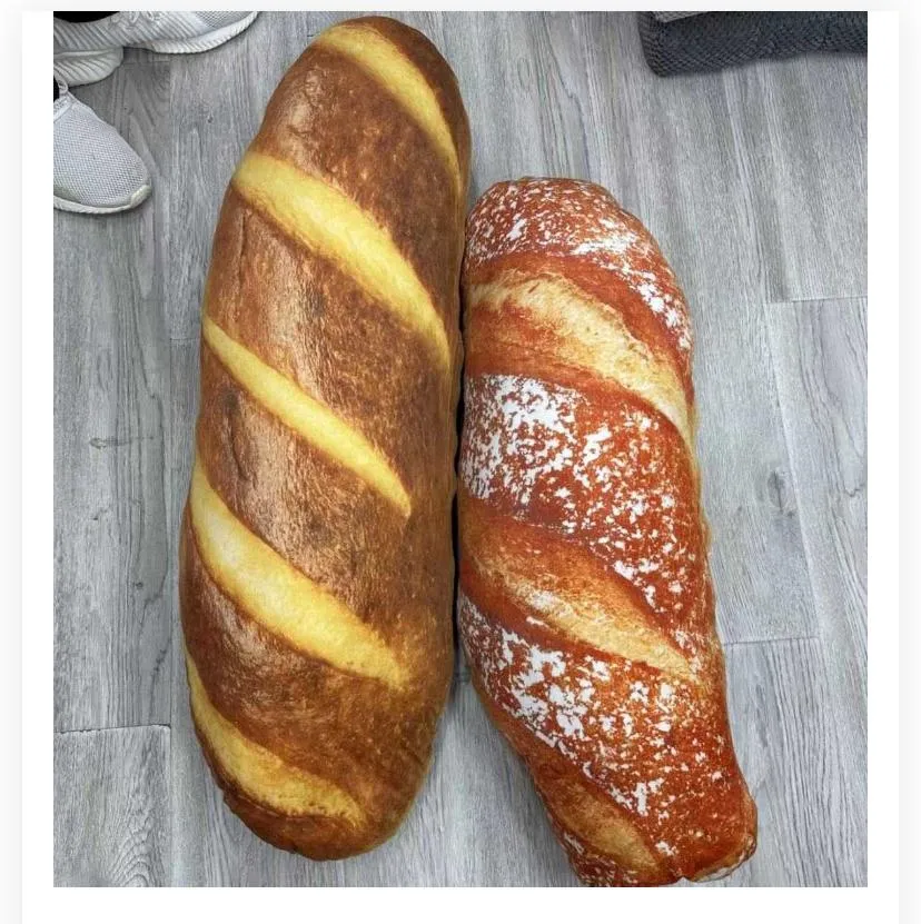 Printed with high-definition 3D graphics to mimic freshly baked French baguette loaves, complete with diagonal scored cuts across the top. 782540